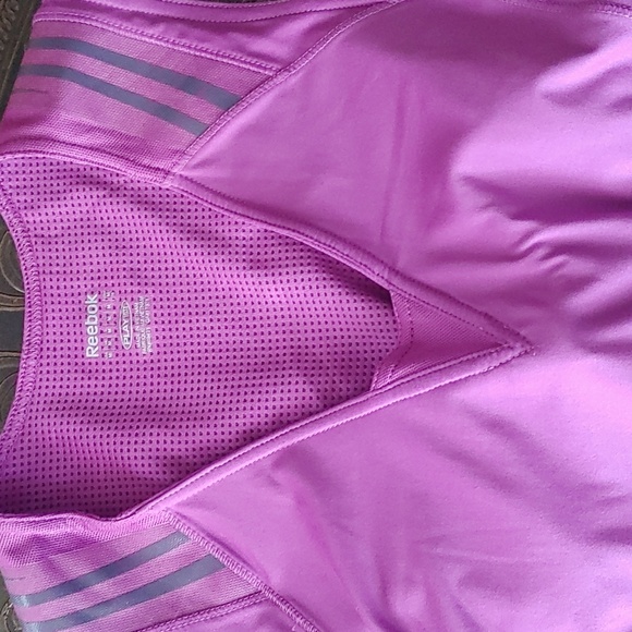 3/$40 Reebok Easy Tone Lilac Shirt Sz Med - Picture 2 of 7